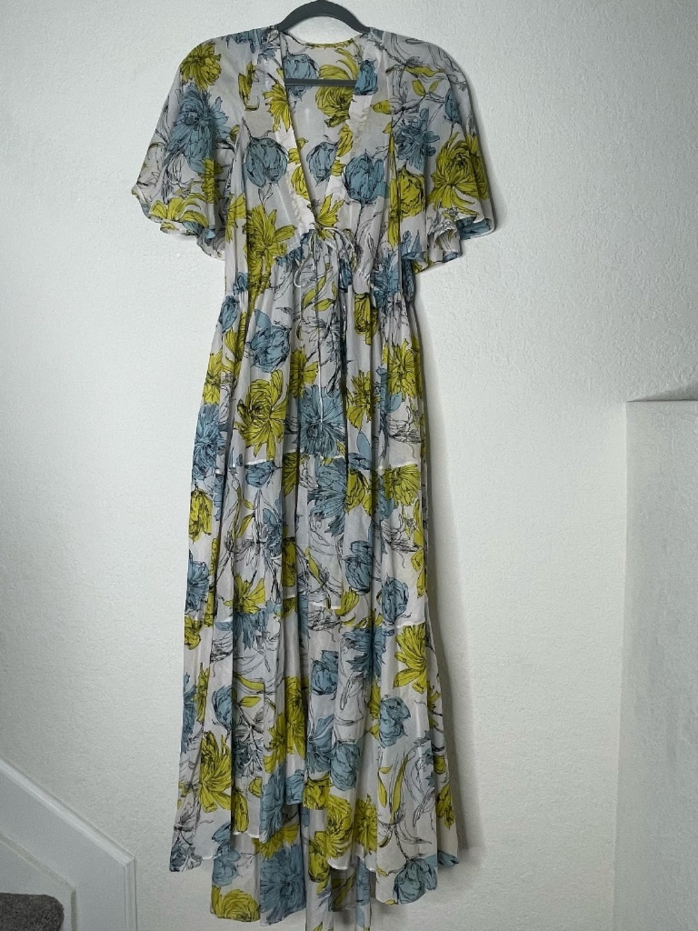 Hi Lo Floral Flowy Maxi Dress Size M Multicolor Tiered Tie Front Flare Sleeves